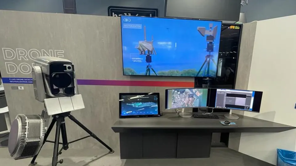 Multi-screen demonstration - A main display and several smaller screens beside equipment.