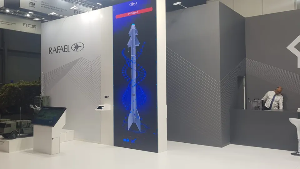 Vertical screen detail - A missile visualization integrated into the stand architecture.